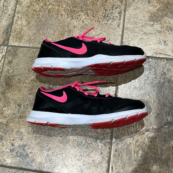 Nike women sneakers training core motion TR2 mesh running black / pink size 7.5 - Picture 3 of 9